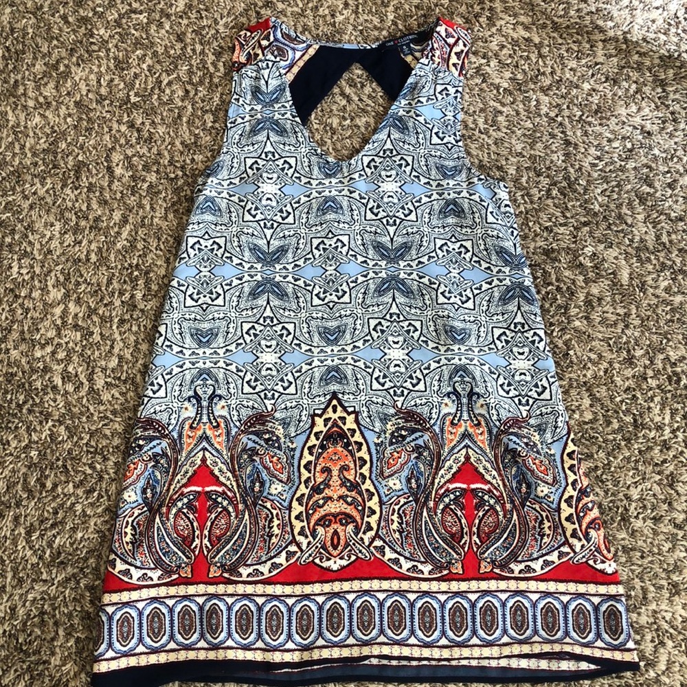 Printed dress, key hole back